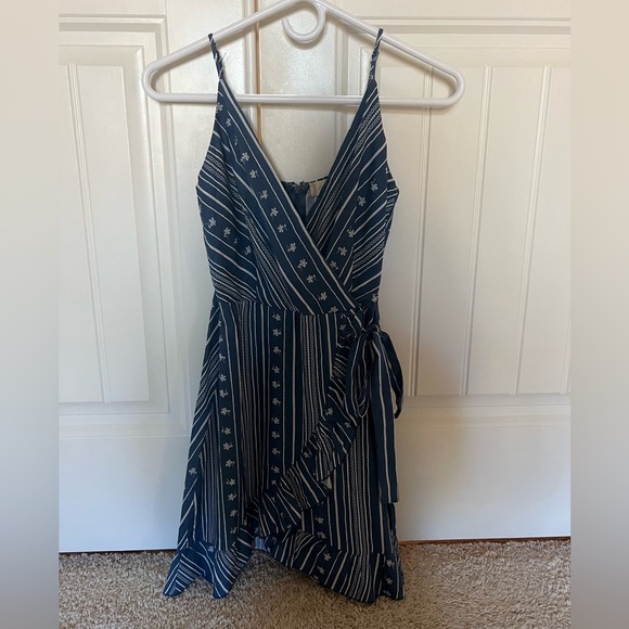 Altar’d state mini dress, barely worn size small - Picture 1 of 3